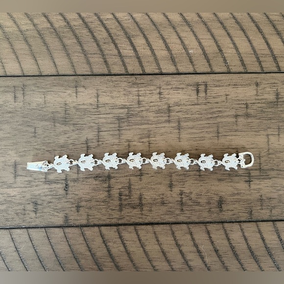 Silver-Plated Sea Turtle Link Bracelet with A Magnetic Clasp - Picture 3 of 6